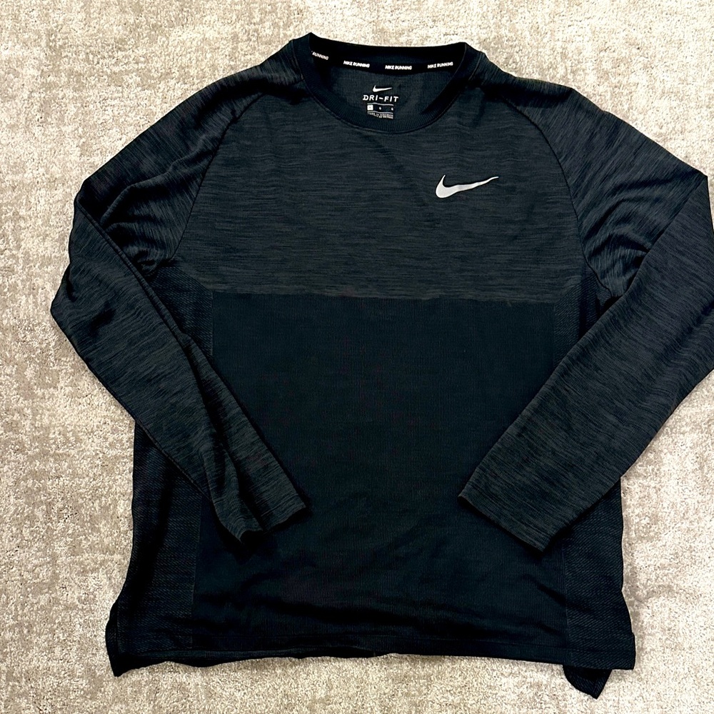 Nike Men's Dri-Fit Long Sleeve Black Performance Tee. Large